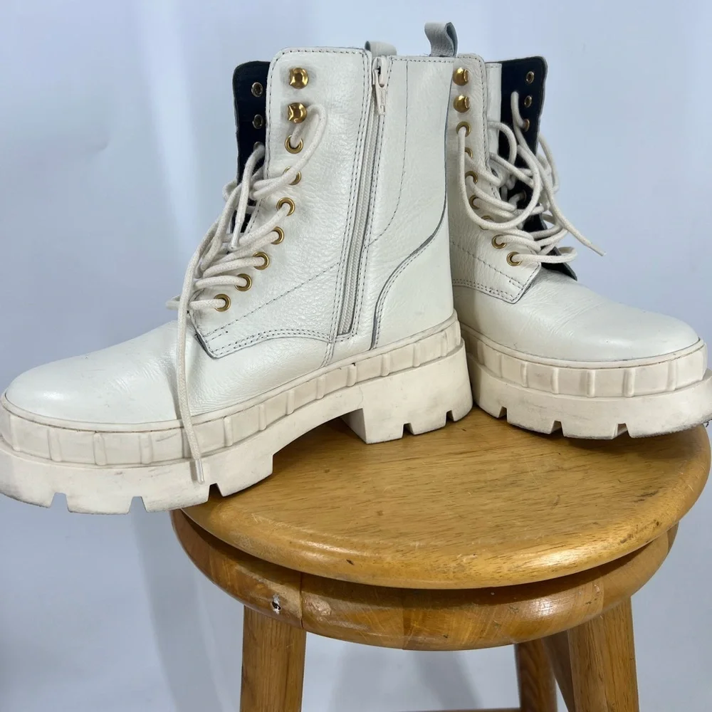 Vince Camuto  leather lug sole platform, cream winter white booties size…10/40